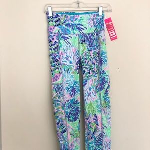 Lilly Pulitzer Luxletic Shell Of A Party Weekender High Rise Crop Leggings NWT